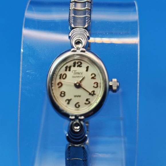 Vintage 1975 Timex 29mm Women's Quartz Cocktail Watch Stretch Bracelet Restored - Picture 1 of 8